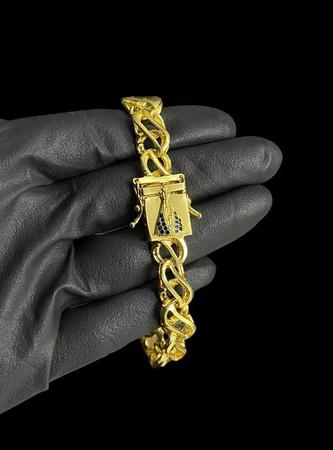 Pulseira Friso S Vazado 12mm Fecho Nossa Senhora Banhado A Ouro 18k - ToJoia18k Imagem de Pulseira Friso S Vazado 12mm Fecho Nossa Senhora Banhado A Ouro 18k