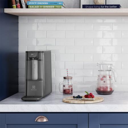 Imagem de Purificador Electrolux Pure 4x Água Gelada, Fria e Natural com Painel Touch Cinza (PE12G)