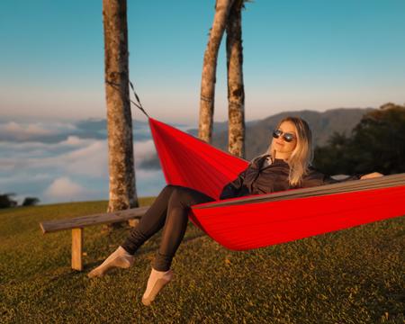 Imagem de Rede De Dormir Descanso Camping Pesca Lazer Portátil Com  Corda e Mosquetão  Portable Style