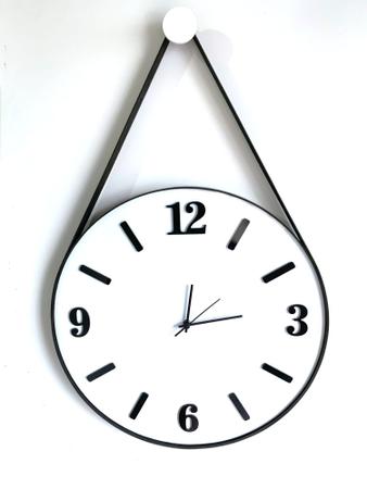 Imagem de Relógio de parede adnet 50 cm, fundo branco, algarismos cardinais 3d pretos, alças couro cor preta.