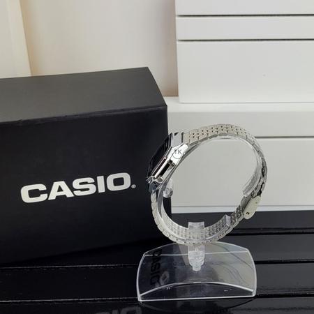 Imagem de Relógio de Pulso Casio Retro Vintage Feminino Digital Casual Aço Inóx Prata Original Moderno LA680WA 
