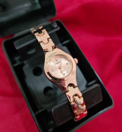 Imagem de Relógio Feminino Mini Dourado Rosé Luxo Analógico Pequeno