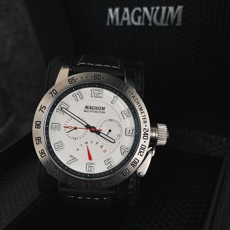 Relógio magnum pulseira couro com fundo branco ma33120q - Relógio