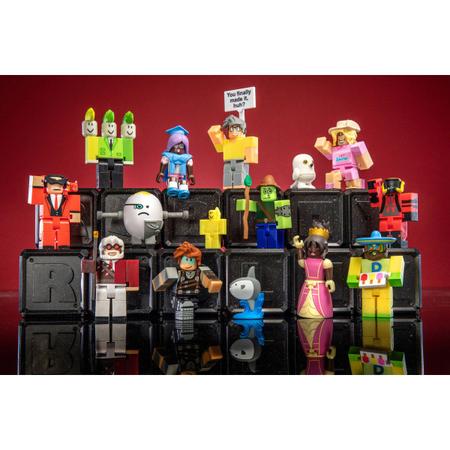 Boneco Brinquedo Figura Roblox Surpresa Com Código Virtual - Sunny -  Bonecos - Magazine Luiza