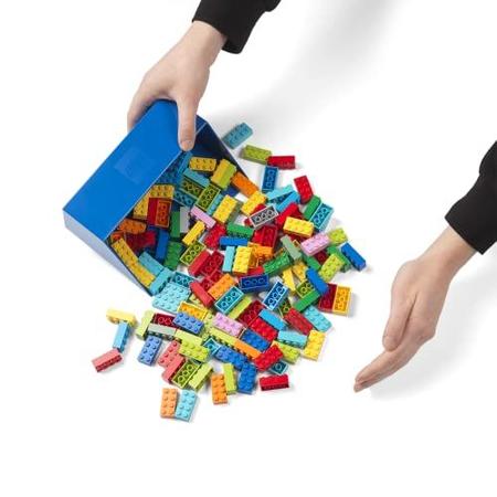 Imagem de Room Copenhagen LEGO Brick Scooper Set - Limpeza fácil para blocos de construção e outros brinquedos - 1 grande colher azul brilhante 7,63 x 5,19 polegadas e 1 pequena colher vermelha brilhante 5,07 x 3,46 polegadas - Inclui separador de tijolos