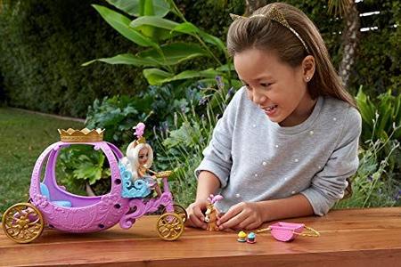 Imagem de Royal Enchantimals Royal Rolling Carriage Playset (8.09-in) com Peola Pony Doll (6-in) & Petite Animal Friend Figure, 7 Acessórios e Rodas que Rolam, Grande Presente para Crianças de 3 a 8 Anos