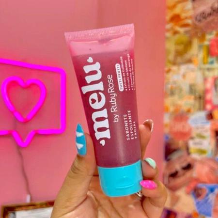 Sabonete facial esfoliante Melu Ruby Rose - tutti frutti 75 g Imagem de Sabonete facial esfoliante Melu Ruby Rose - tutti frutti 75 g