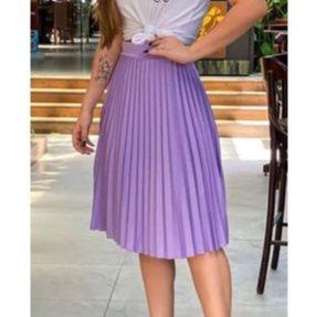 Saia feminina midi plissada com forro - Filó Modas Imagem de Saia feminina midi plissada com forro