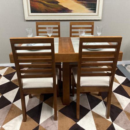 Imagem de Sala de Jantar Mesa Elástica Ipê com 4 Cadeiras Camélia