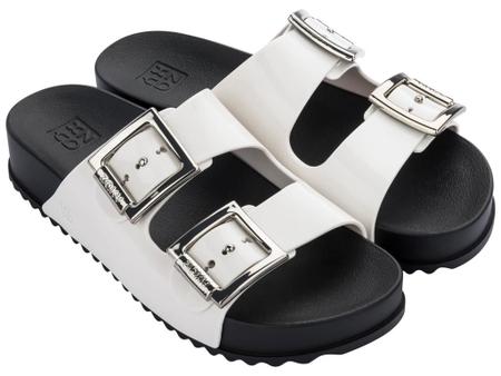 Sandalia com store fivela
