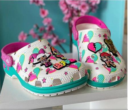 Sandalia hotsell crocs menina