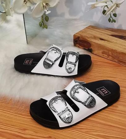 Sandalia com store fivela