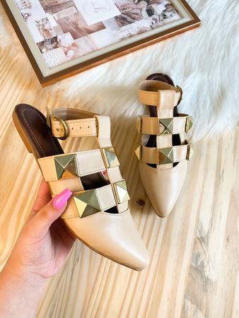 Sapatilha com best sale spikes bico fino