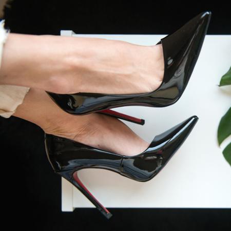 Scarpin com best sale sola vermelha louboutin
