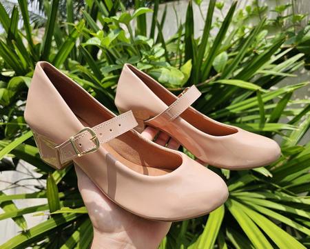 Scarpin Boneca Bege Nude Linha Conforto Boneca - Attos Calçados Imagem de Scarpin Boneca Bege Nude Linha Conforto Boneca
