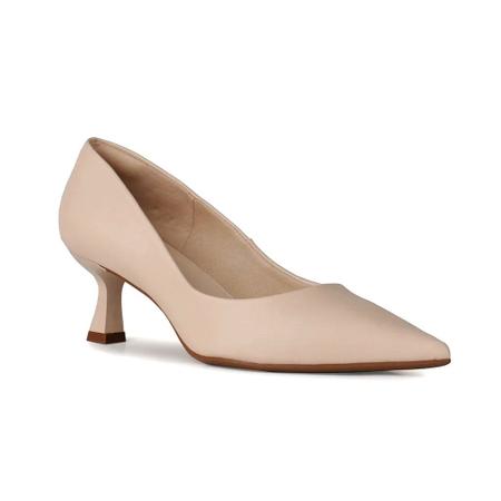 Scarpin Salto Baixo Fino Taça Evasê e Bico Fino - Bebecê - Nude Imagem de Scarpin Salto Baixo Fino Taça Evasê e Bico Fino - Bebecê - Nude