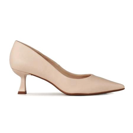 Scarpin Salto Baixo Fino Taça Evasê e Bico Fino - Bebecê - Nude Imagem de Scarpin Salto Baixo Fino Taça Evasê e Bico Fino - Bebecê - Nude