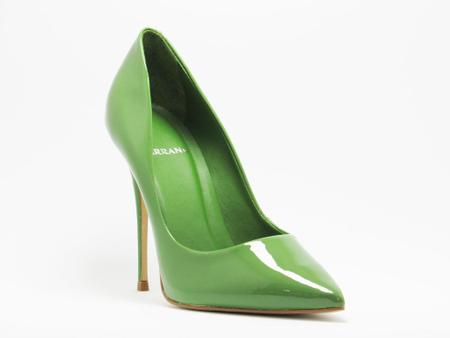 Scarpin verde cheap verniz
