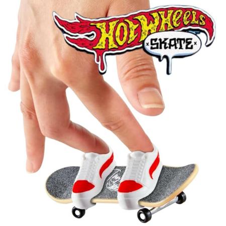 Skate de Dedo Hot Wheels  Homem de Ferro - Skate e Tênis