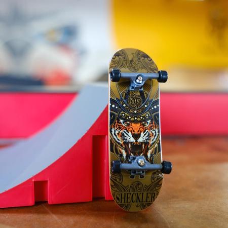 Finger Skateboard Skatinho de Dedo com Lixa e Rodinhas Trocáveis