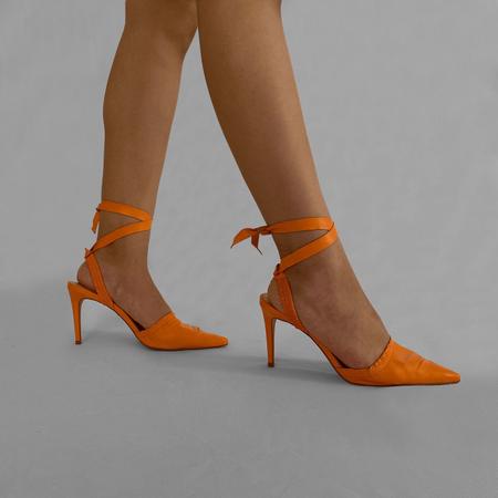 Imagem de Slingback Laranja Mango Carrano Couro 3 em 1 Salto Médio Fino 8,7cm