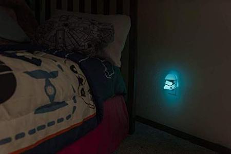 Imagem de Star Wars Stormtrooper LED Night Light, Color Changing, Collector's Edition, Dusk-to-Dawn Sensor, Plug-in, Disney, Galaxy, Ideal for Bedroom, Bathroom, Nursery, Hallway, 43067