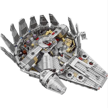 Imagem de Star Wars Ultimate Millennium Falcon 1381 peças