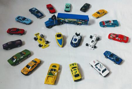 Caminhão Super Carreta com 21 Veículos Braskit : : Brinquedos  e Jogos