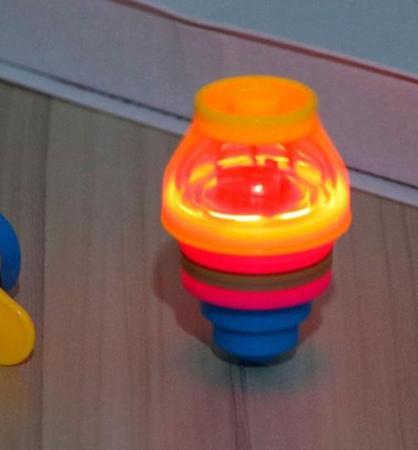 Pião Colorido Com Luz Infantil Cores Variadas - Compre Agora