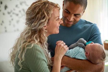 Suporte de chupeta com pelúcia removível, seguro e macio para bebês, 0m+ - Philips AVENT Imagem de Suporte de chupeta com pelúcia removível, seguro e macio para bebês, 0m+