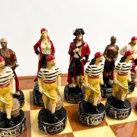 Tabuleiro de Xadrez de Luxo em Madeira e Peças em Resina 3D - Generic -  Jogo de Dominó, Dama e Xadrez - Magazine Luiza