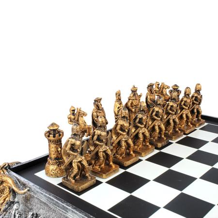 Tabuleiro de xadrez Luxo Cavaleiros Medievais 3D 32 peças. : :  Brinquedos e Jogos