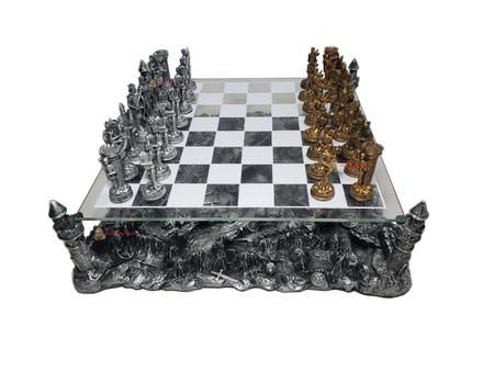 Conjunto de peças de xadrez realista. rei 3d, rainha bispo e torre do cavalo  de peão isoladas. figuras de xadrez preto e branco para jogo de tabuleiro  estratégico. símbolo de atividade de