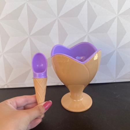 Imagem de Taça de sobremesa de acrílico plástico em formato de casquinha lilás / roxa para sorvetes de cozinha
