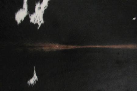 Imagem de Tapete de couro. Pele em formato natural. L 1,50 x C 1,70 m. Preto e branco. Ref. P1384
