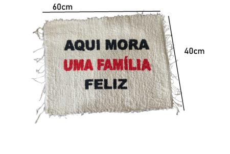 Imagem de Tapetinho Decorativo Aqui Mora uma Família Feliz Bege Cru