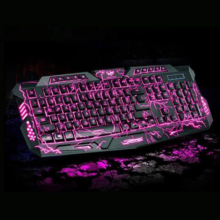 Teclado Do Jogo Com O Roxo Conduzido Foto de Stock - Imagem de