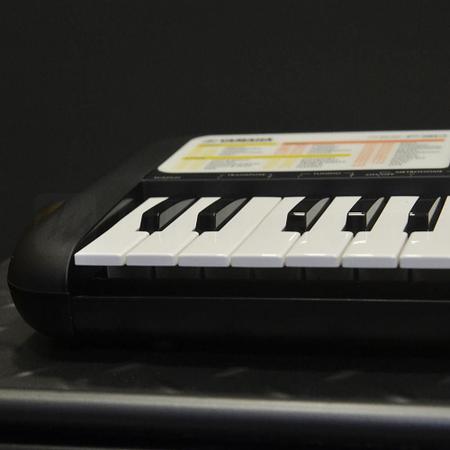 Teclado Musical Infantil Yamaha PSS-F30 37 Mini Teclas + 4 Pilhas