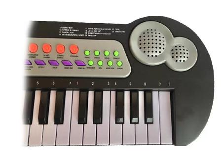 Betel Som - Teclado Musical Infantil Profissional com Microfone. Este  teclado é ideal para aprender a tocar, embora seja considerado brinquedo,  pode ser usado por qualquer pessoa sem limite de idade, pois