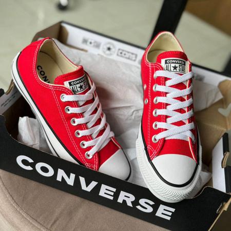 Tênis All Star Converse Chuck Taylor Vermelho Clássico Imagem de Tênis All Star Converse Chuck Taylor Vermelho Clássico