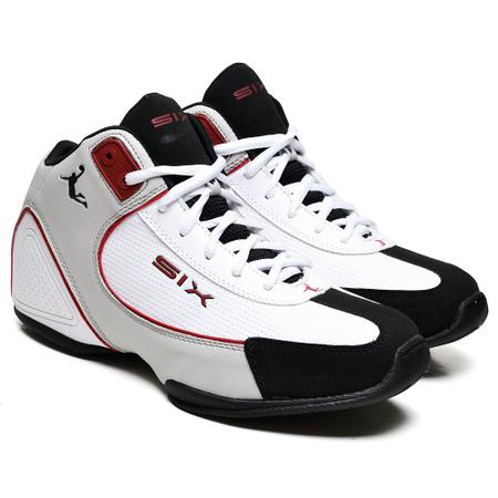 Tênis Esportivo Cano Curto Six com Cadarço Detalhe Recorte e Perfuros Imagem de Tênis Esportivo Cano Curto Six com Cadarço Detalhe Recorte e Perfuros