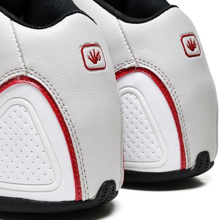 Tênis Esportivo Cano Curto Six com Cadarço Detalhe Recorte e Perfuros Imagem de Tênis Esportivo Cano Curto Six com Cadarço Detalhe Recorte e Perfuros