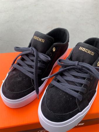 Tênis Hocks Classe Black/White/Gold - Mad Rats Imagem de Tênis Hocks Classe Black/White/Gold