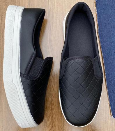 Tênis Slip On Feminino Calce Fácil Confortável Quadradinho - via verezze Imagem de Tênis Slip On Feminino Calce Fácil Confortável Quadradinho