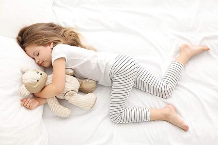 Imagem de Travesseiro infantil com fronha - Almofadas Orgânicas para Crianças para Dormir Feito nos EUA &amp Fronha Orgânica - Travesseiro de Viagem Perfeito - 13x18 Máquina Lavável Travesseiro Pequeno para Creche, Conjunto de Cama, Berço, Branco