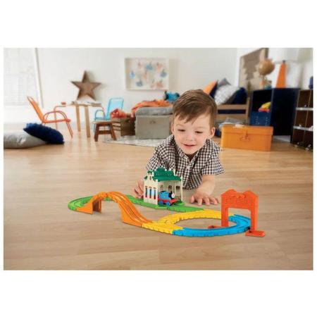 Kit de brinquedos de trem (Fisher Price Maria Fumaça + Thomas e seus  amigos) - Desapegos de Roupas quase novas ou nunca usadas para bebês,  crianças e mamães. 1223923