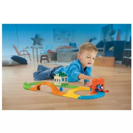 Kit de brinquedos de trem (Fisher Price Maria Fumaça + Thomas e seus  amigos) - Desapegos de Roupas quase novas ou nunca usadas para bebês,  crianças e mamães. 1223923