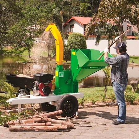 Imagem de Triturador de Galhos e Resíduos à Gasolina TR 600G com Motor 16 HP com Bica Curta TRAPP