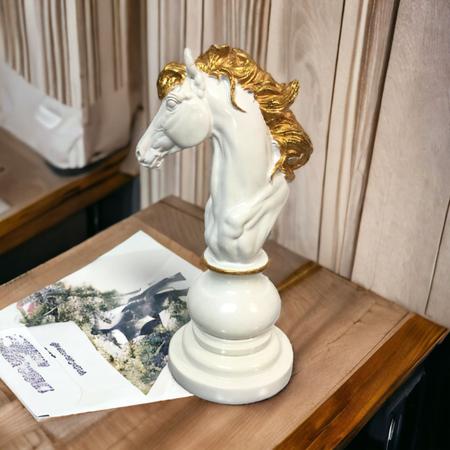 Ornamento De Cerâmica Cavalo branco com conselho de xadrez