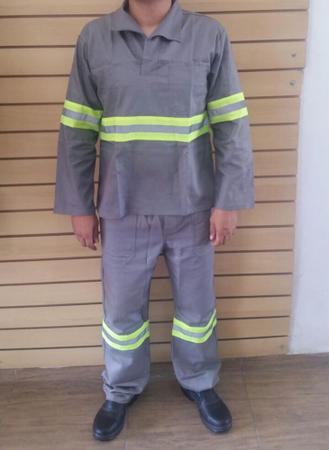 Uniforme de brim com faixa refletiva cal a e camisa manga longa